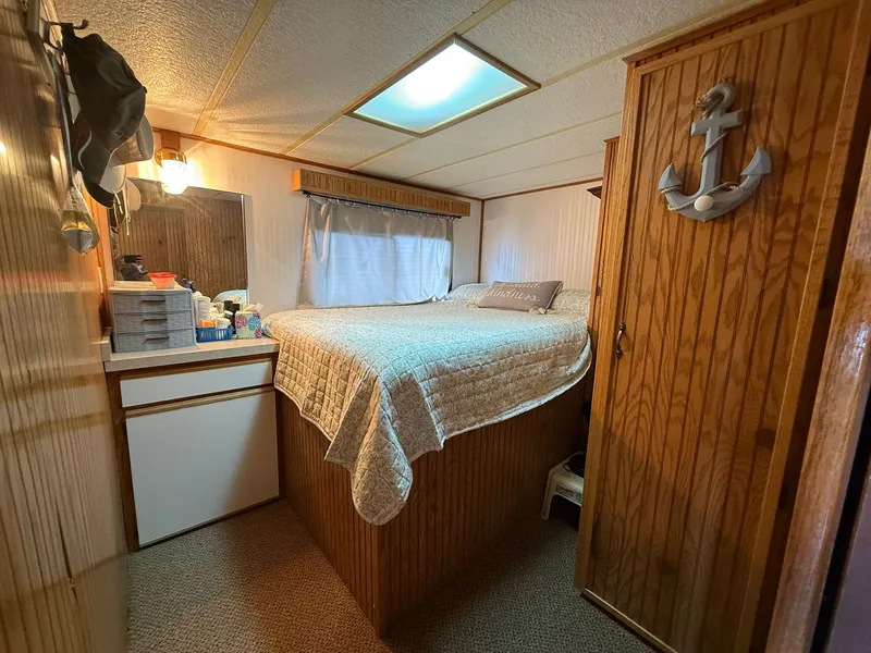 Slide: The Image of Jamestowner 16 x 72 Houseboat 1994 - 37