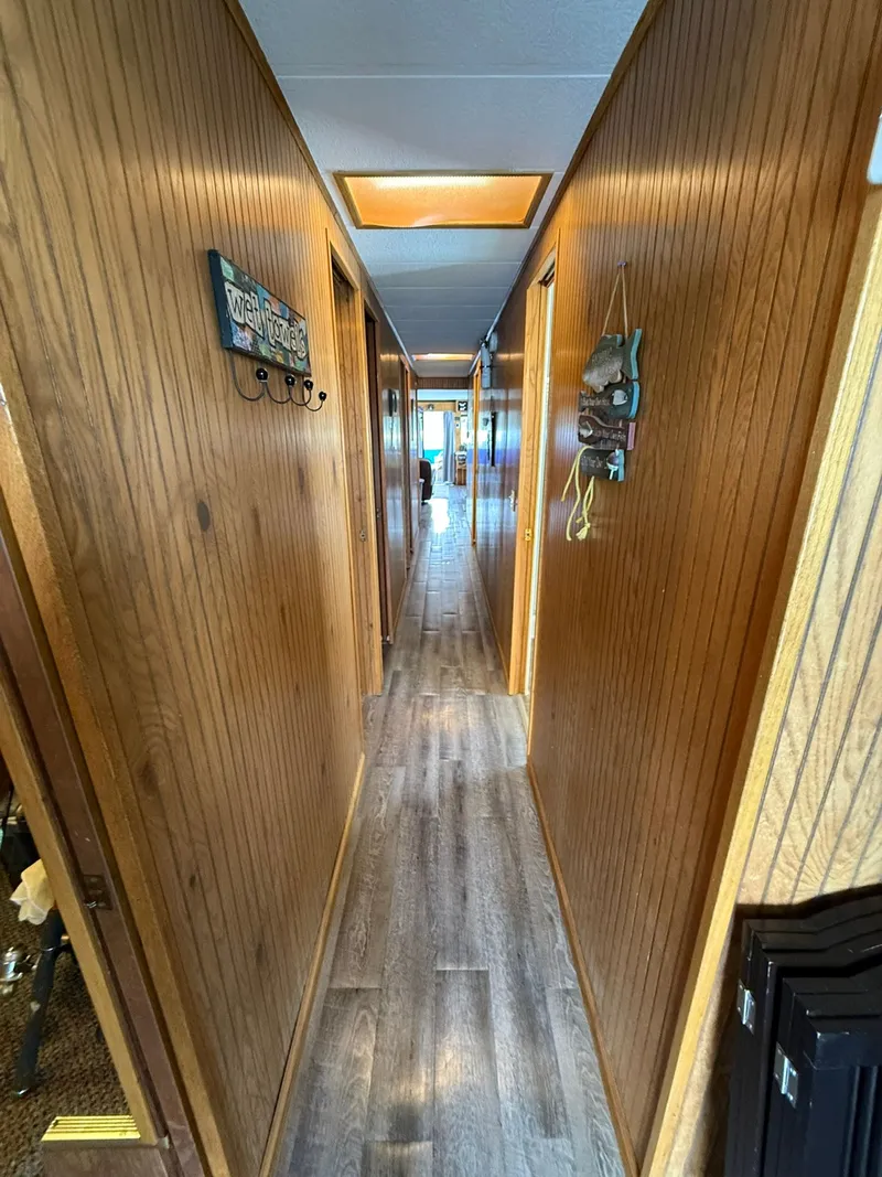 Slide: The Image of Jamestowner 16 x 72 Houseboat 1994 - 44