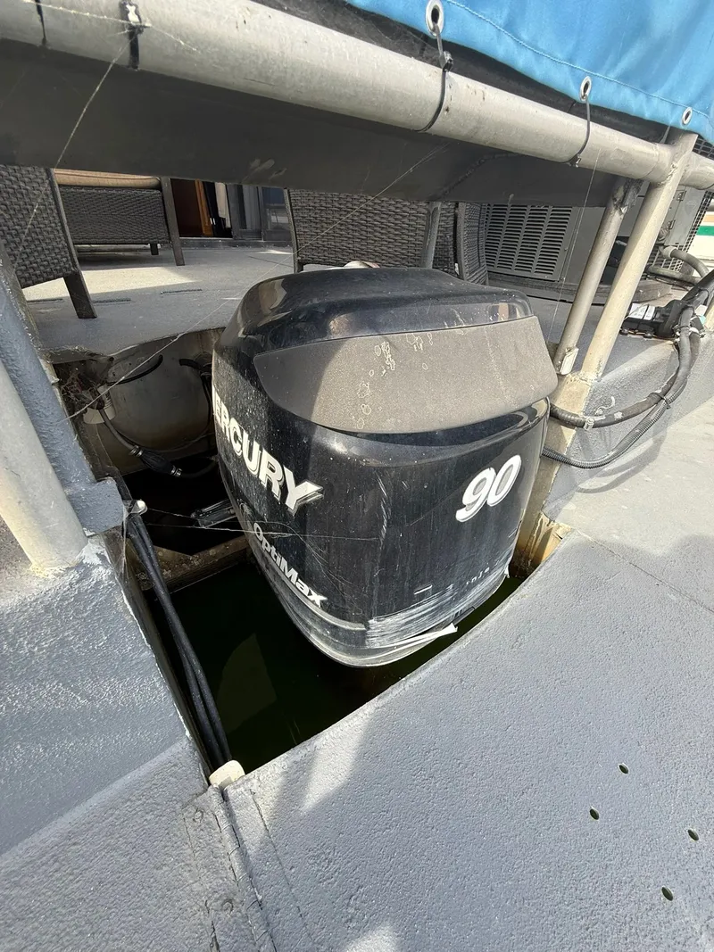 Slide: The Image of Jamestowner 16 x 72 Houseboat 1994 - 50