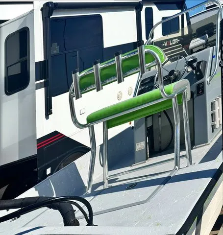 Slide: The Image of Cougar GENESIS C17 2022 - 21