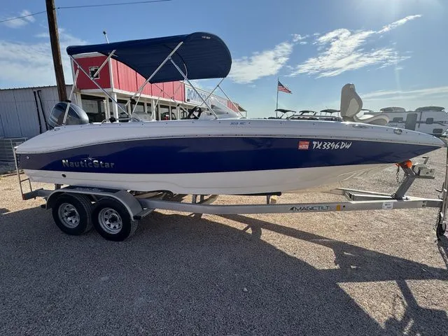 Slide: The Image of NauticStar 203 SC 2017 - 3