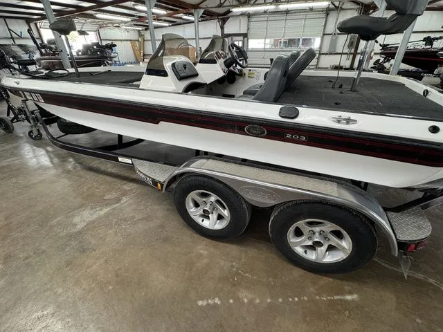 Slide: The Image of Champion 203CX DC 2005 - 6