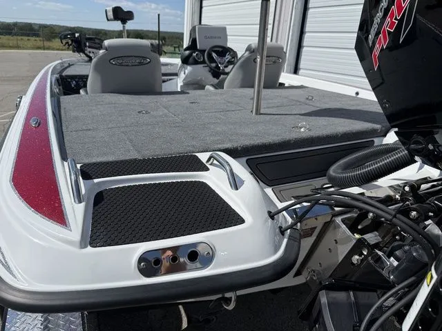 Slide: The Image of Phoenix Bass Boat 721 ZXL 2026 - 10