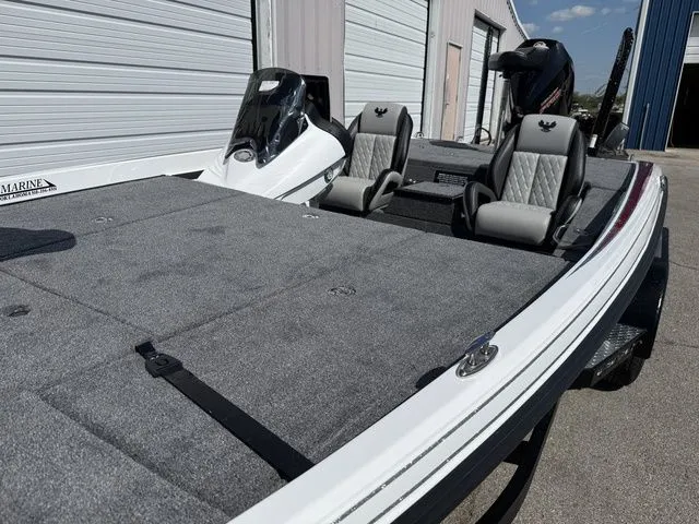 Slide: The Image of Phoenix Bass Boat 721 ZXL 2026 - 12