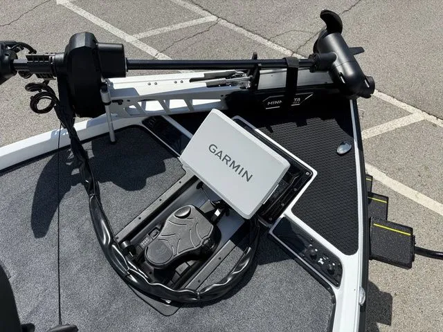 Slide: The Image of Phoenix Bass Boat 721 ZXL 2026 - 16