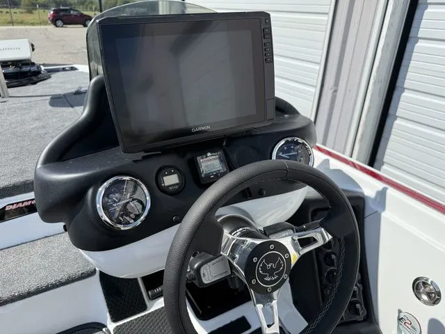 Slide: The Image of Phoenix Bass Boat 721 ZXL 2026 - 23