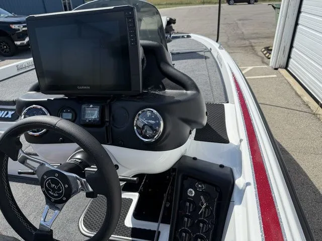 Slide: The Image of Phoenix Bass Boat 721 ZXL 2026 - 24
