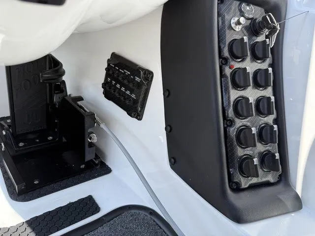 Slide: The Image of Phoenix Bass Boat 721 ZXL 2026 - 25