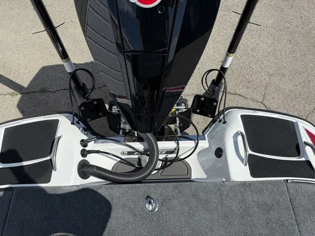 Slide: The Image of Phoenix Bass Boat 721 ZXL 2026 - 27