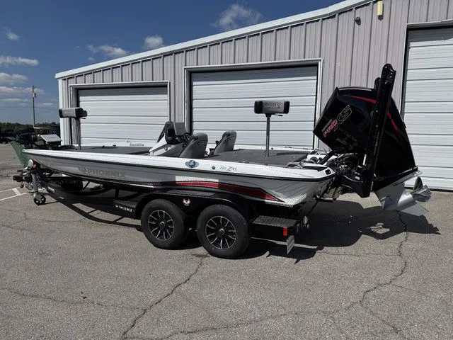 Slide: The Image of Phoenix Bass Boat 721 ZXL 2026 - 5