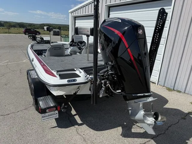 Slide: The Image of Phoenix Bass Boat 721 ZXL 2026 - 7