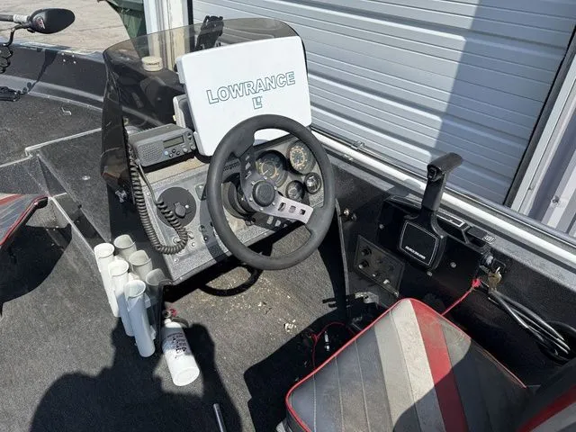 Slide: The Image of Champion 176 Fish Hunter with 2004 Mercury 115 Four Stroke 1990 - 13