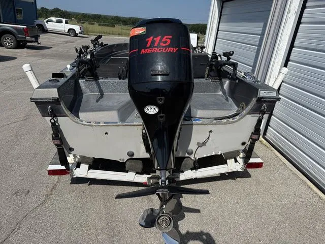 Slide: The Image of Champion 176 Fish Hunter with 2004 Mercury 115 Four Stroke 1990 - 3