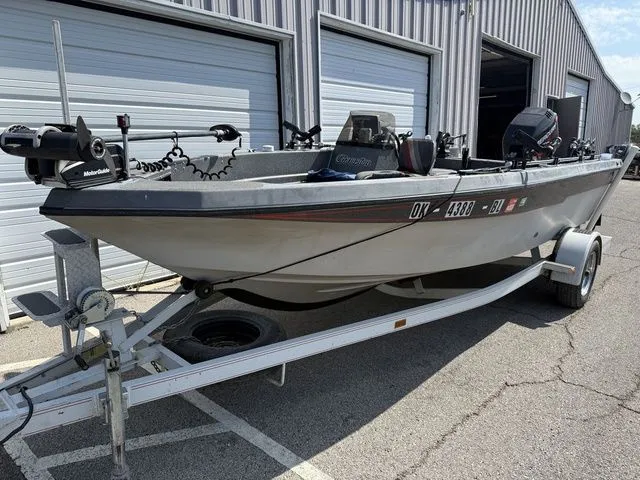 Slide: The Image of Champion 176 Fish Hunter with 2004 Mercury 115 Four Stroke 1990 - 5