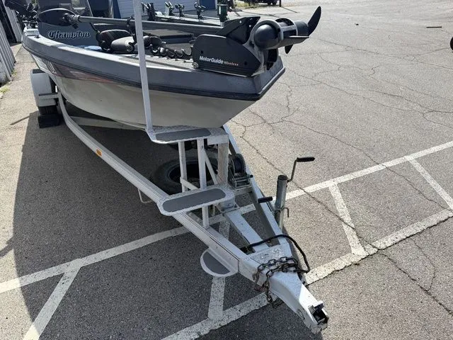 Slide: The Image of Champion 176 Fish Hunter with 2004 Mercury 115 Four Stroke 1990 - 6