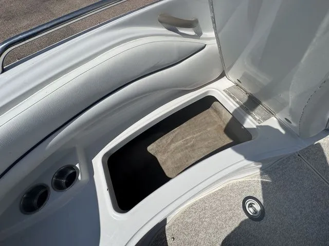 Slide: The Image of Crownline Boats 230 BR 2003 - 18