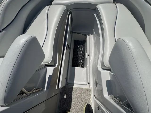 Slide: The Image of Crownline Boats 230 BR 2003 - 22