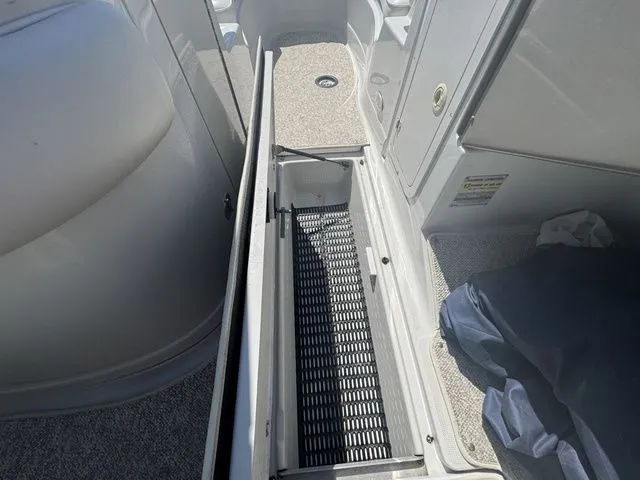 Slide: The Image of Crownline Boats 230 BR 2003 - 23