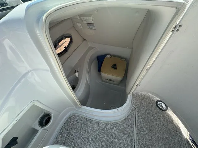 Slide: The Image of Crownline Boats 230 BR 2003 - 26