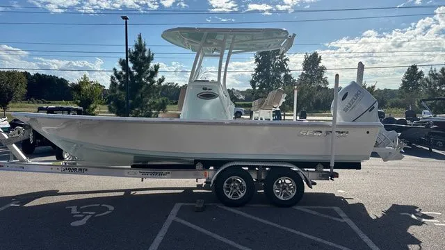 Slide: The Image of Sea Pro 230 DLX W/200 HP 2025 - 4