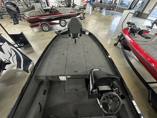 Slide: The Image of Lowe Stinger 5 Series 195 Bass 2025 - 6