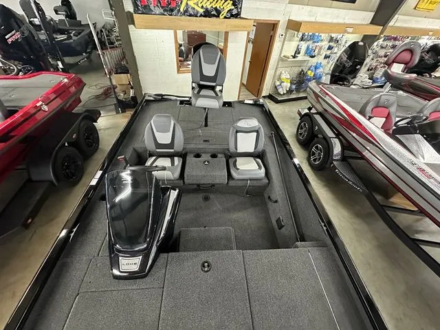 Slide: The Image of Lowe Stinger 5 Series 195 Bass 2025 - 7