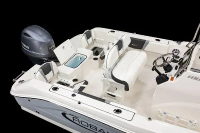Slide: The Image of Robalo R180 Center Console 2026 - 3