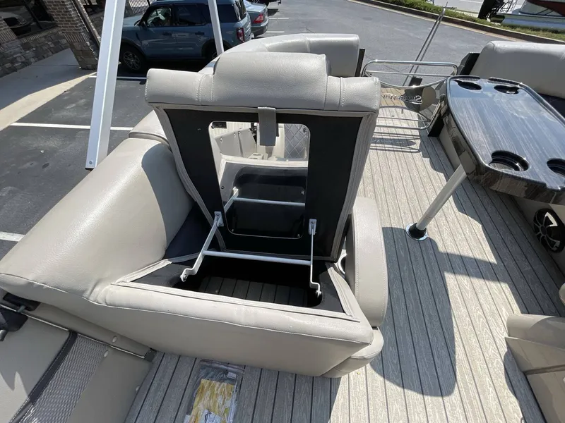 Slide: The Image of Silver Wave 2410 CLS 2022 - 18