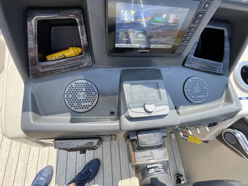 Slide: The Image of Silver Wave 2410 CLS 2022 - 22