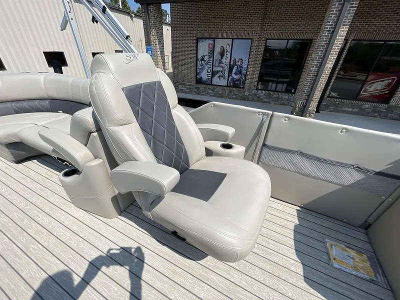 Slide: The Image of Silver Wave 2410 CLS 2022 - 27