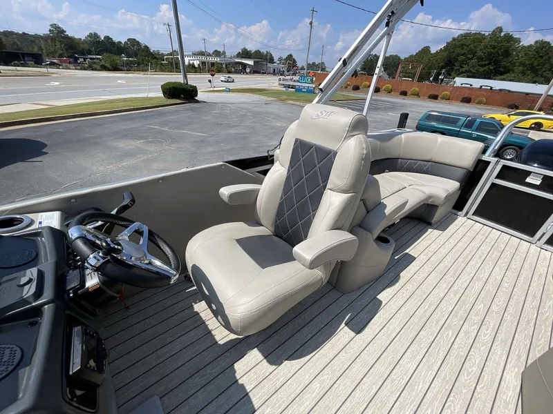 Slide: The Image of Silver Wave 2410 CLS 2022 - 28