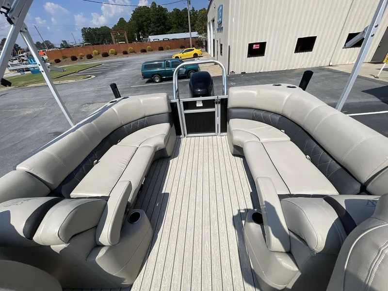 Slide: The Image of Silver Wave 2410 CLS 2022 - 6