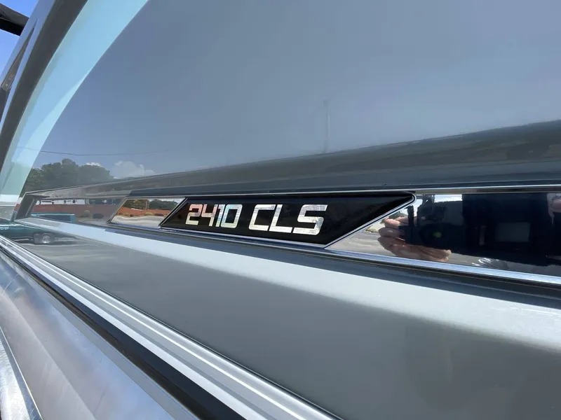 Slide: The Image of Silver Wave 2410 CLS 2022 - 8