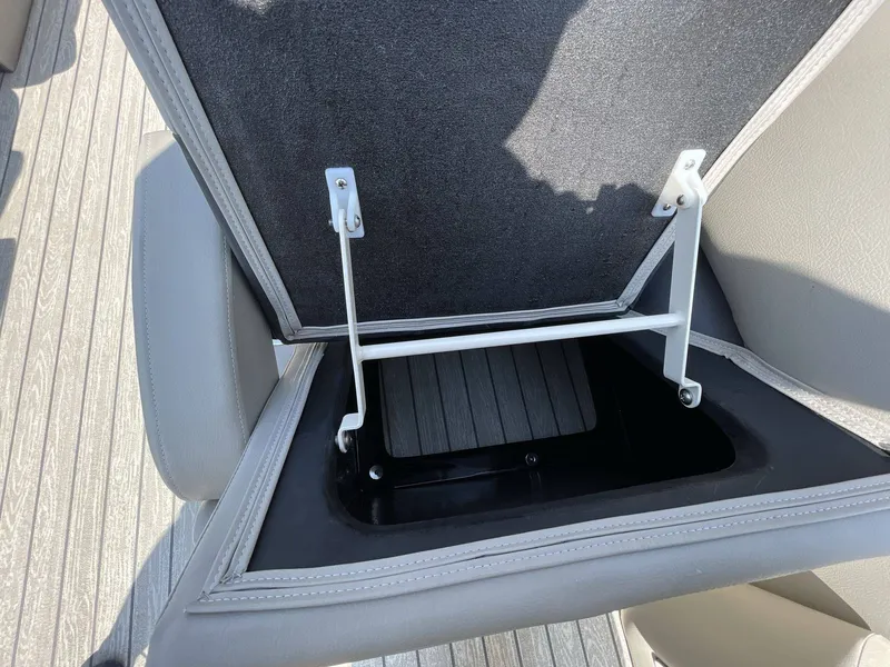 Slide: The Image of Silver Wave 2410 CLS 2022 - 9