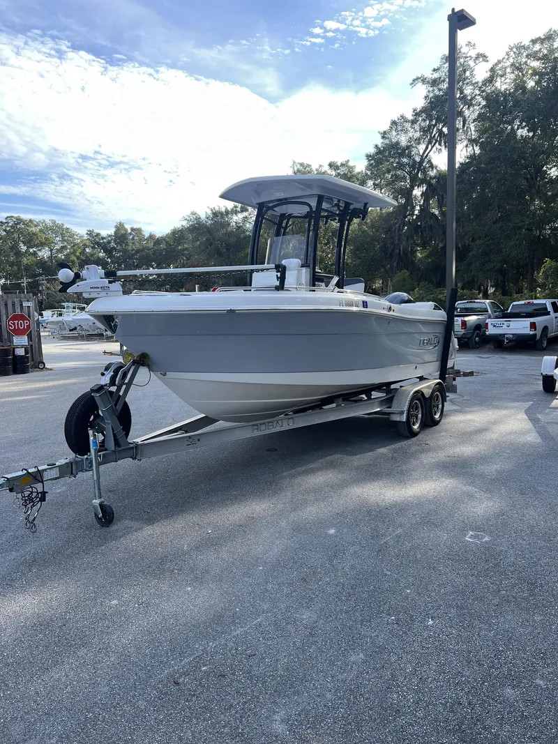 The Image of Robalo R222 2021 - 1