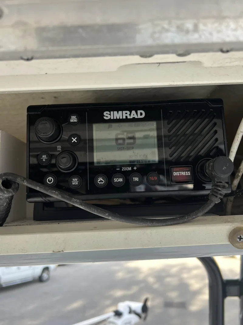 Slide: The Image of Robalo R222 2021 - 15