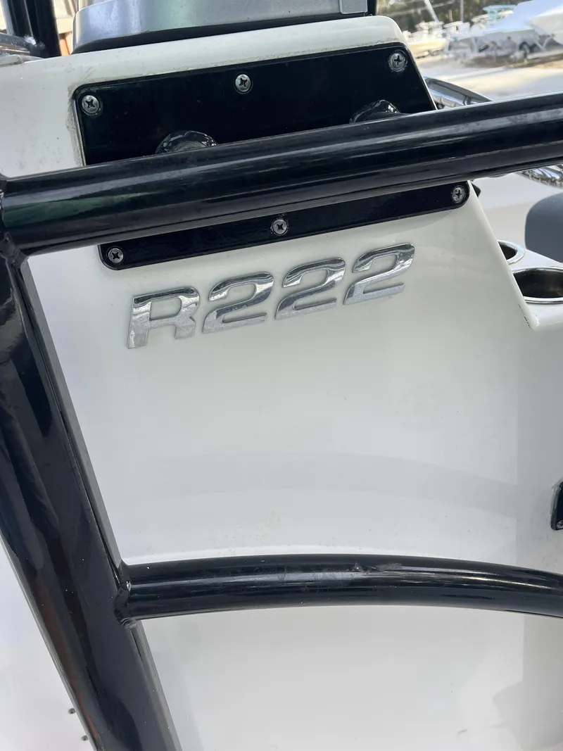 Slide: The Image of Robalo R222 2021 - 8