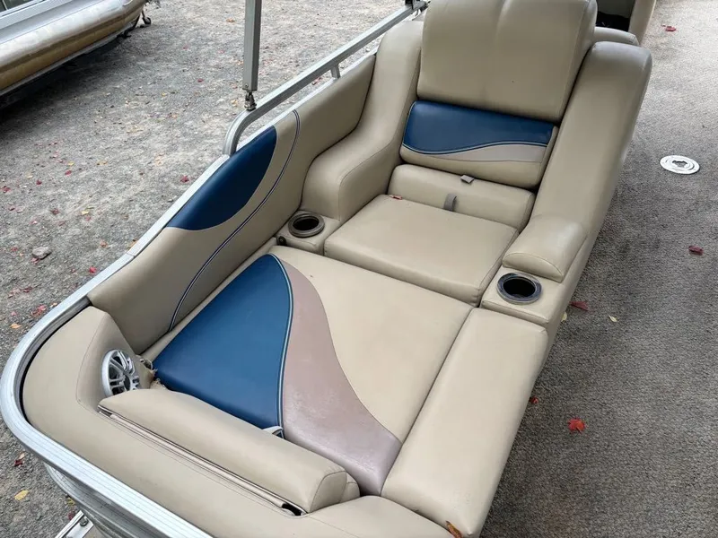 Slide: The Image of South Bay 700 SERIES 724SL 2012 - 8