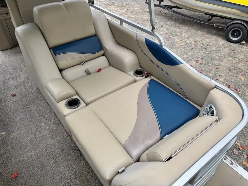 Slide: The Image of South Bay 700 SERIES 724SL 2012 - 9