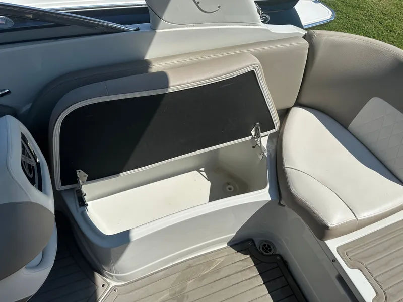 Slide: The Image of Crownline Boats 265 SS 2020 - 15