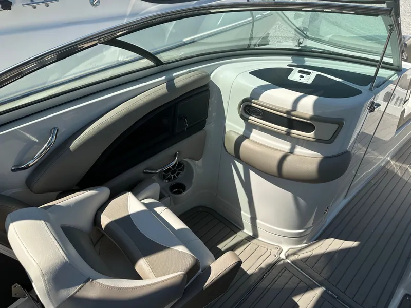 Slide: The Image of Crownline Boats 265 SS 2020 - 17