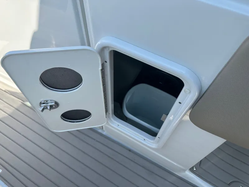 Slide: The Image of Crownline Boats 265 SS 2020 - 19