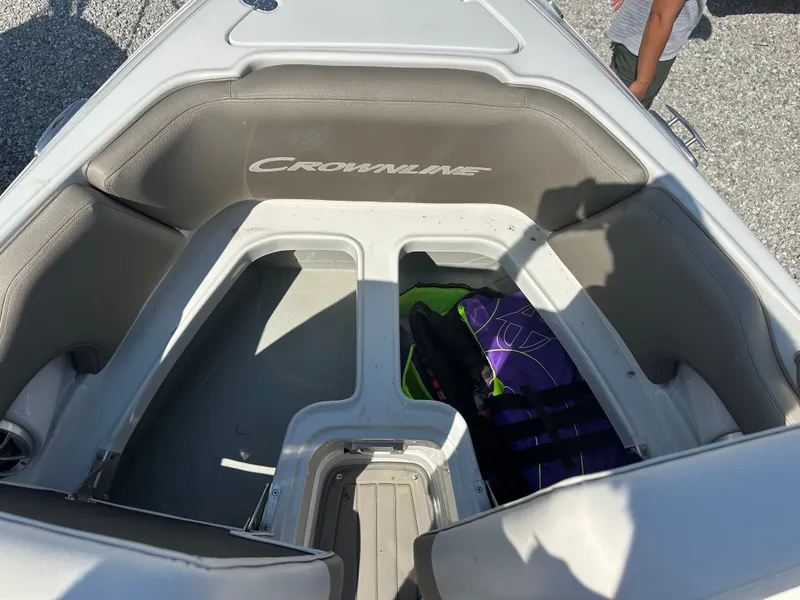 Slide: The Image of Crownline Boats 265 SS 2020 - 22