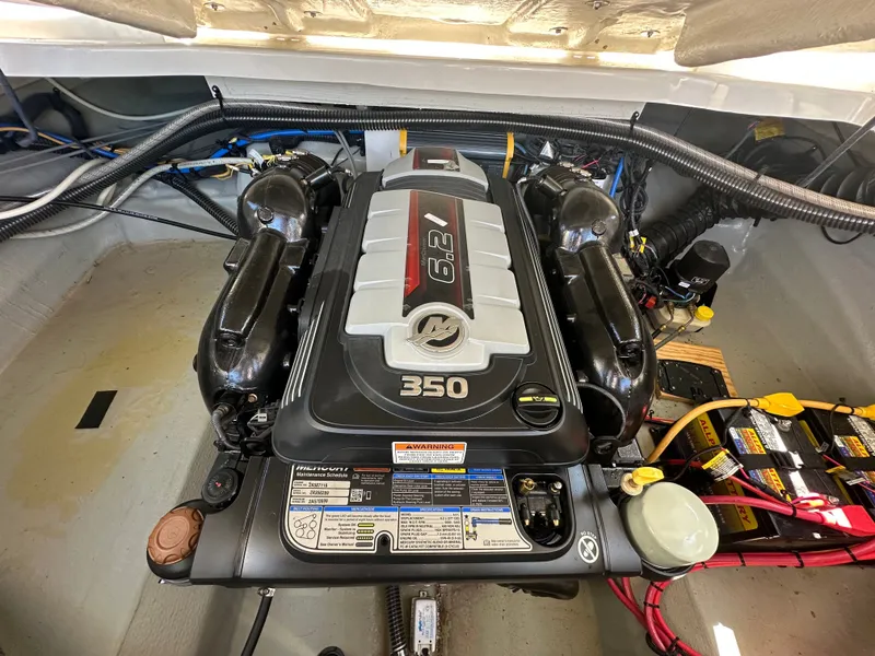 Slide: The Image of Crownline Boats 265 SS 2020 - 5