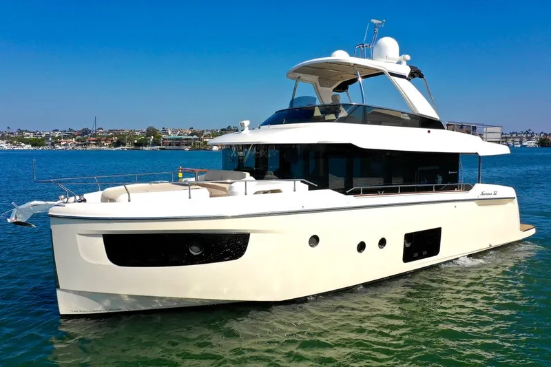 Slide: The Image of Absolute NAVETTA 52 2017 - 4