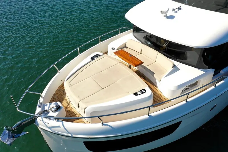 Slide: The Image of Absolute NAVETTA 52 2017 - 6