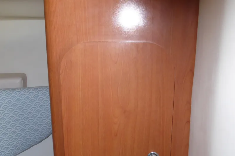 Slide: The Image of Wooden cabin door inside 2006 Hydra-Sports Vector 2900 VX boat. - 13