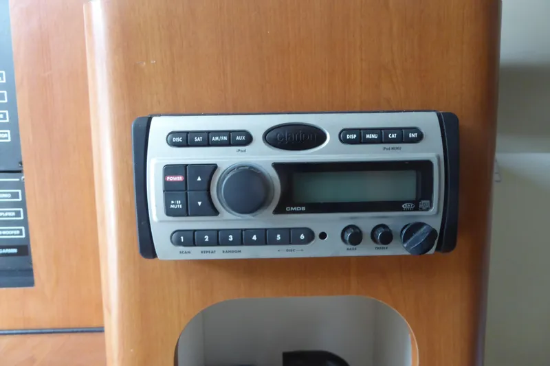 Slide: The Image of Clarion CMD5 stereo system on 2006 Hydra-Sports Vector 2900 VX boat dashboard. - 21