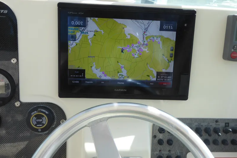 Slide: The Image of Garmin GPS display on 2006 Hydra-Sports Vector 2900 VX boat dashboard. - 25