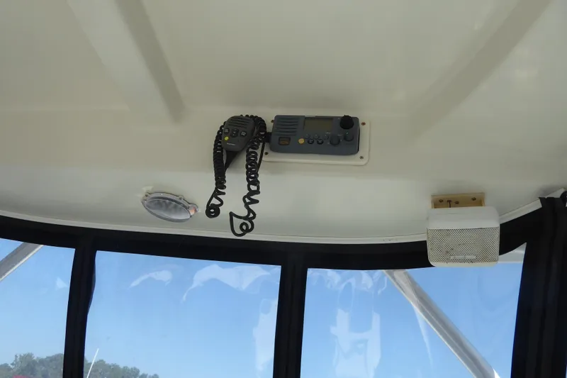 Slide: The Image of 2006 Hydra-Sports Vector 2900 VX boat interior with radio equipment and speaker. - 31